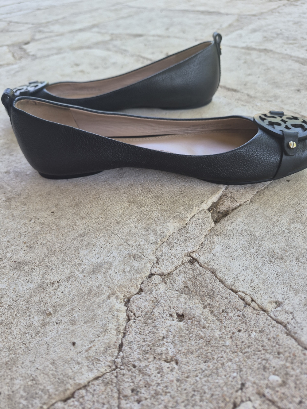 Tory Burch Black Pebbled Leather Logo Ballet Flats Size 8.5 - Picture 7 of 12
